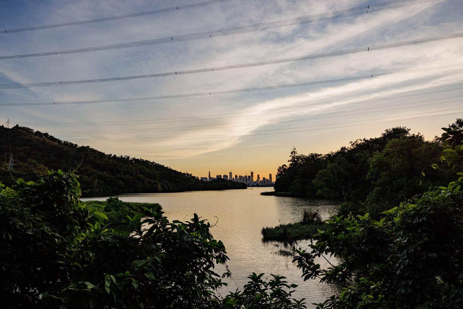 Shenzhen Reservoir — wooded hills and water on the edge of the city